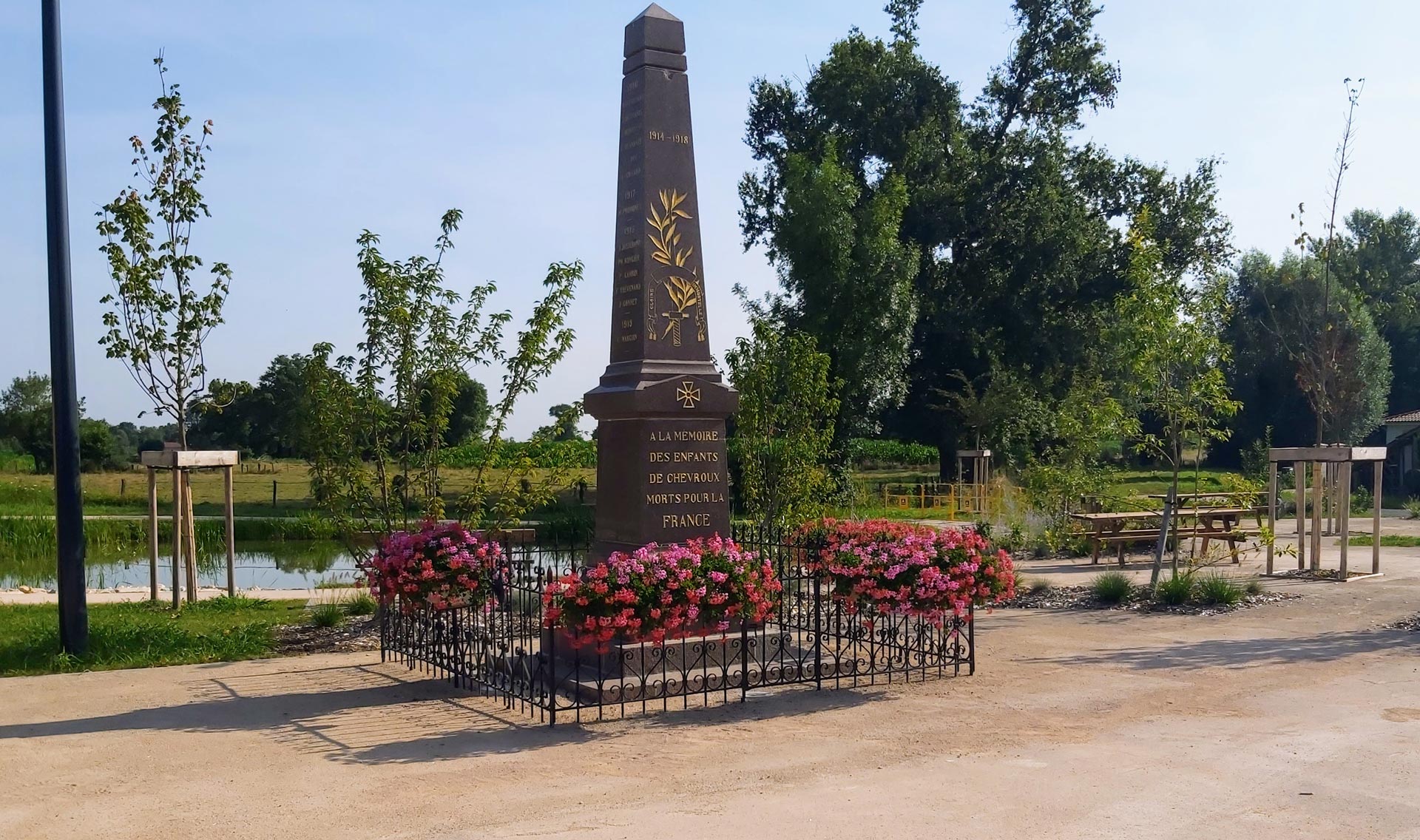 Monument aux morts Chevroux